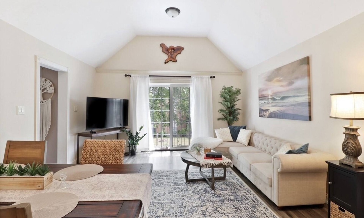 Michigan City Cottage | Treehouse Bungalow- Quaint and Cozy Getaway!