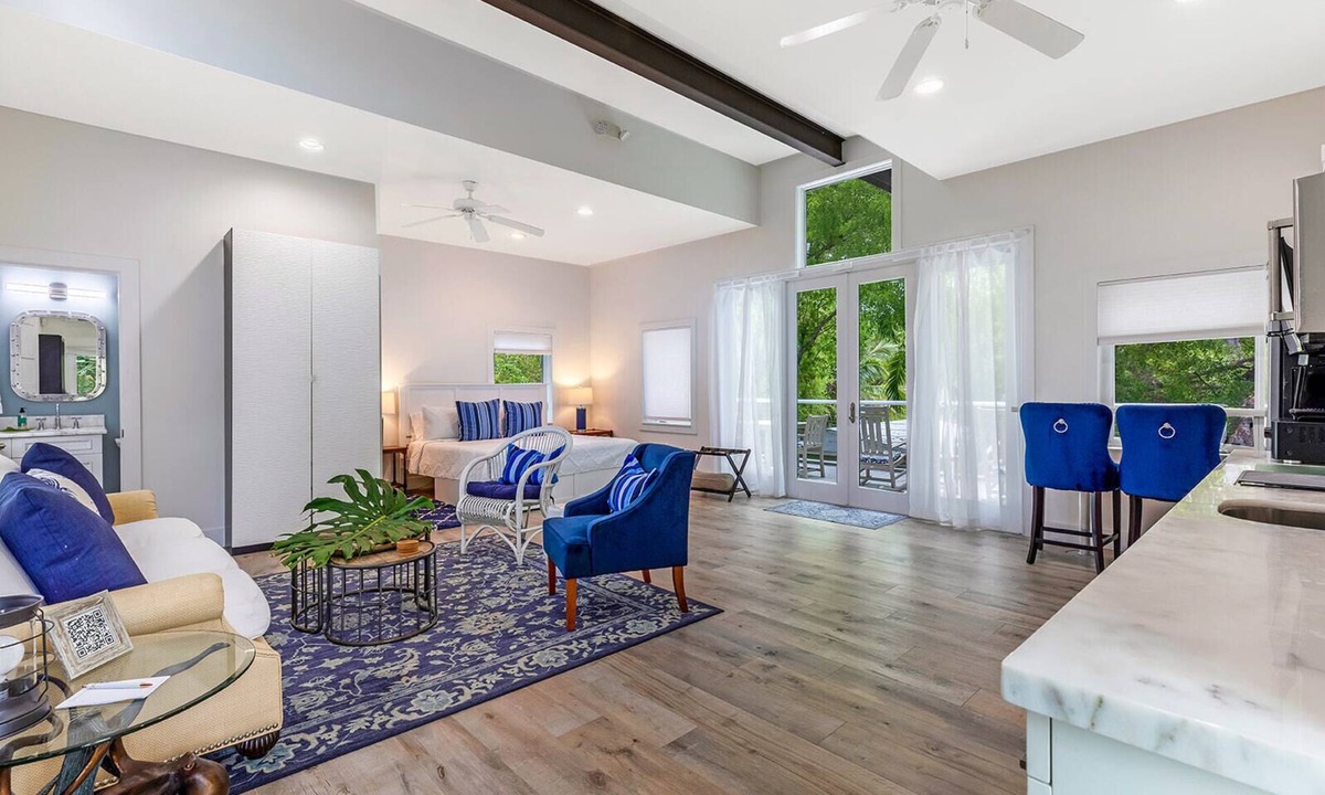 Islamorada Apartment | Treehouse Cottage: A cozy 1-bedroom retreat in beautiful Islamorada with kayaks and paddleboards