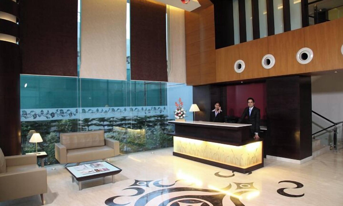 Old Gurgaon Hotel | TreeHouse Queens Pearl