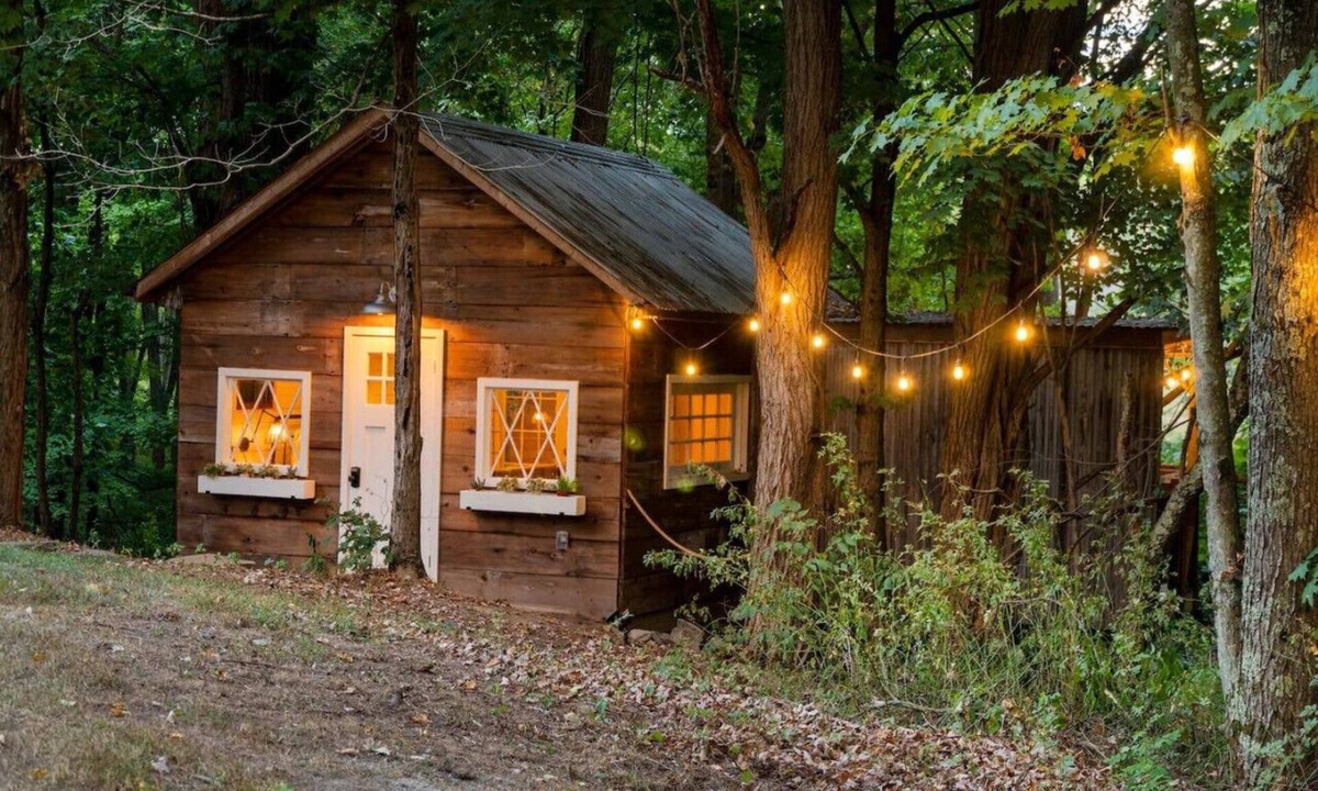 Hyde Park Cabin | Treehouse With Outdoor Bathtub & Stream!