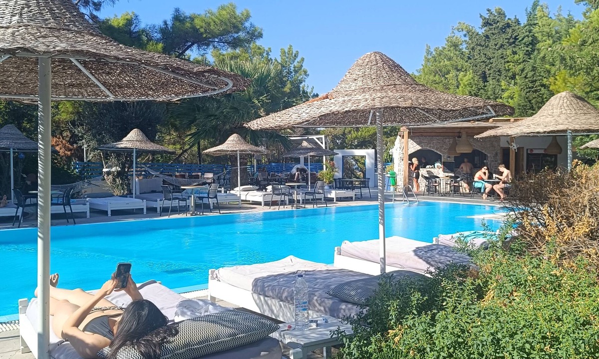 Ixia Hotel | Trees Art Hotel & Suites
