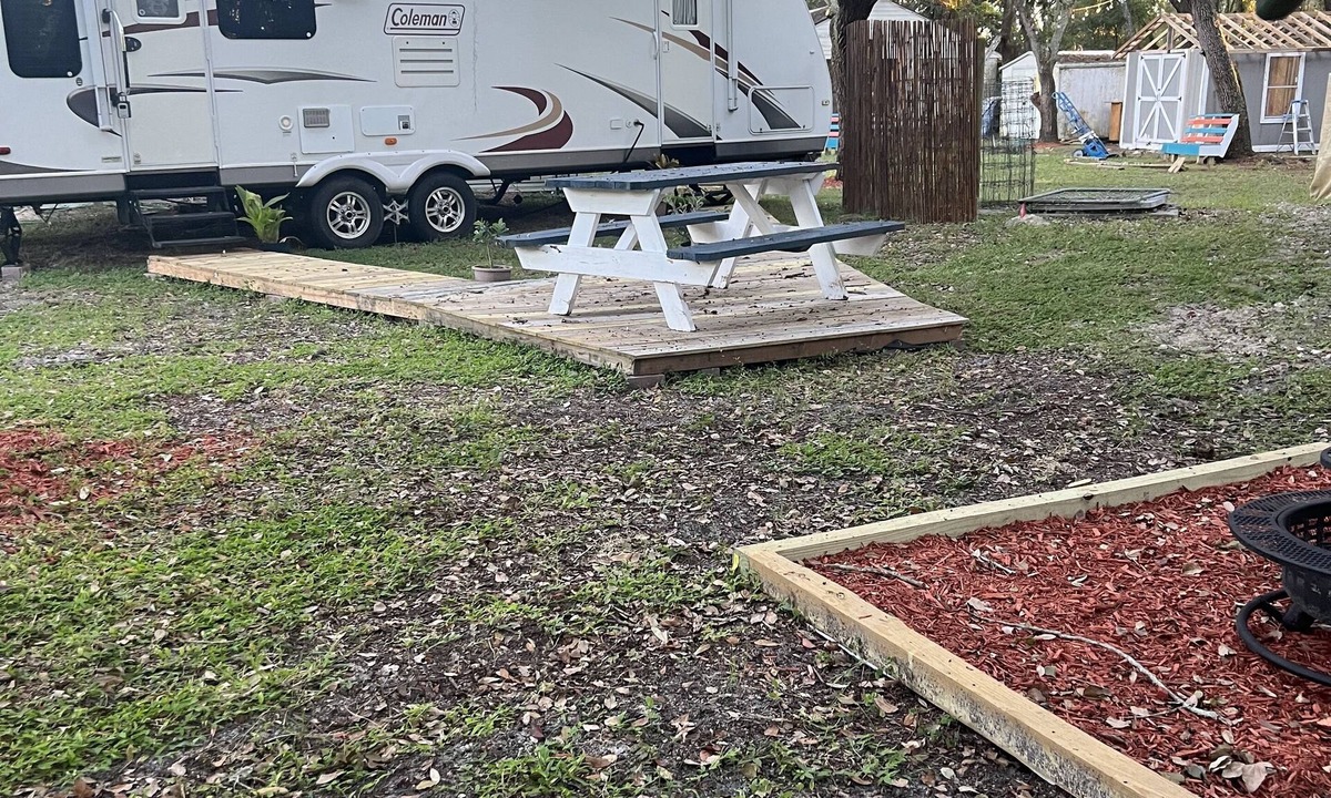 Hudson House | Trees Camper