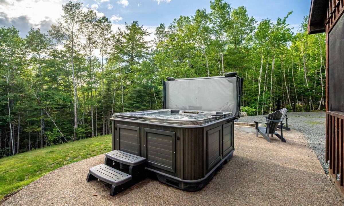 Smiths Corner House | Treeside Retreat with Hot tub