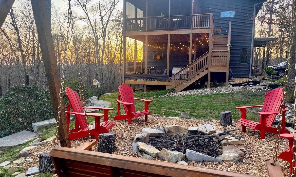 Dunlap House | Treetop Cabin. Private & modern w/hot tub & view