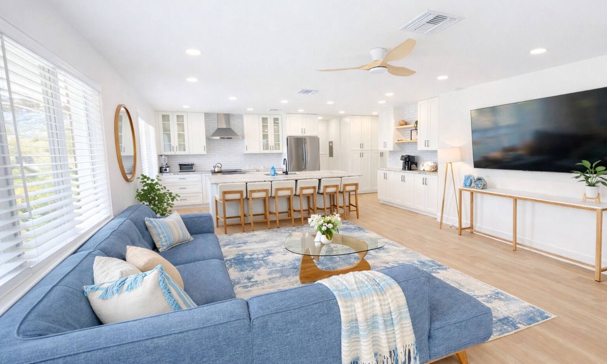 Ridge Wood Heights Apartment | Treetop Deck Apt Central SRQ