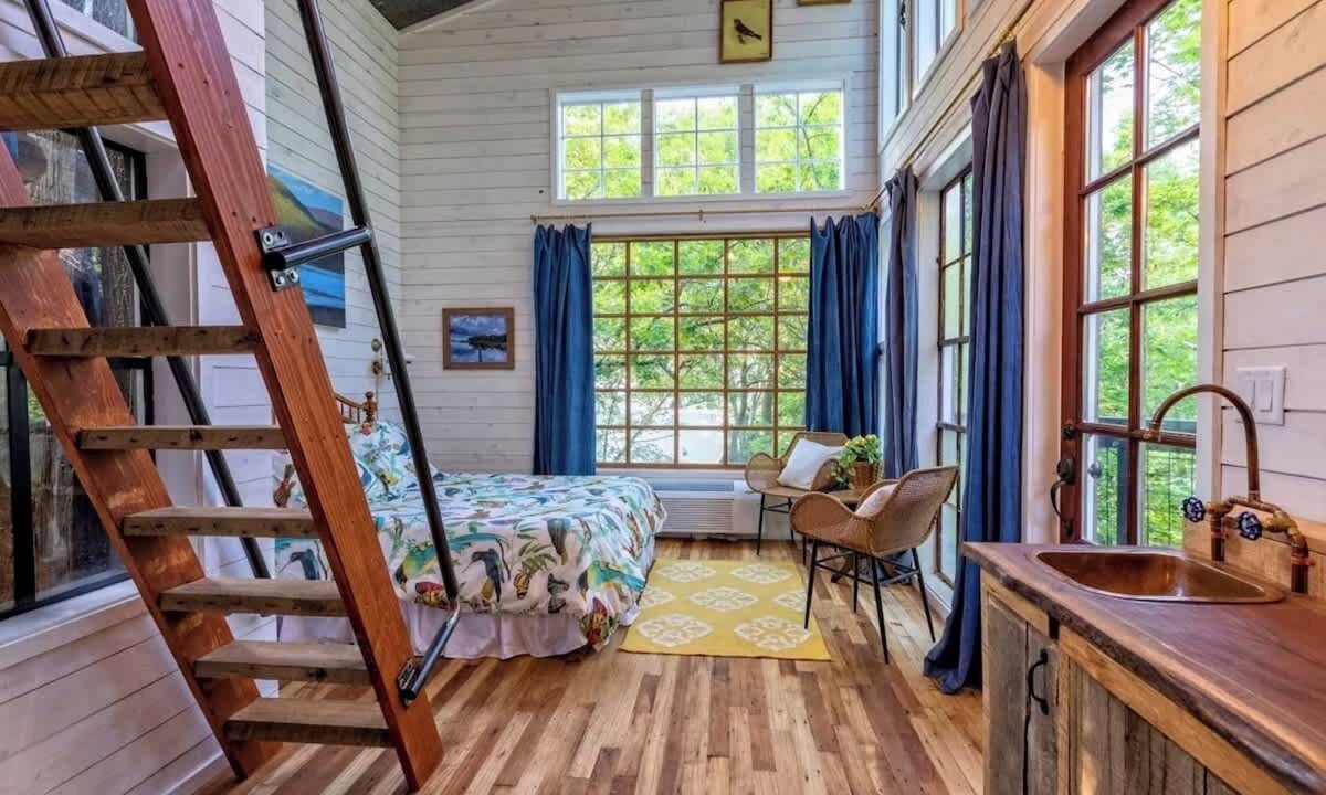 Chattanooga House | Treetop Hideaways - The Dogwood Treehouse