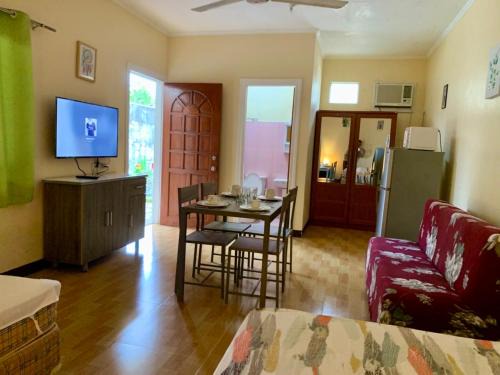 Valencia Apartment | Treetops Studios Valencia, Dumaguete