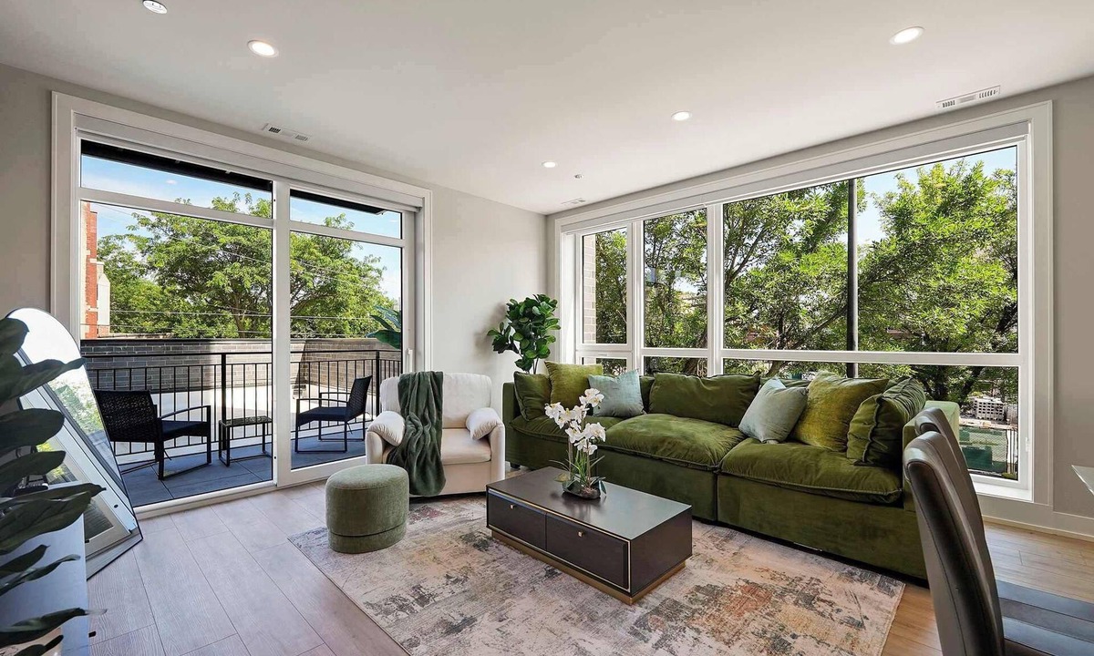 Tri-Taylor Apartment | Tri-Taylor 2BD 2BA Designer Condo with Parking