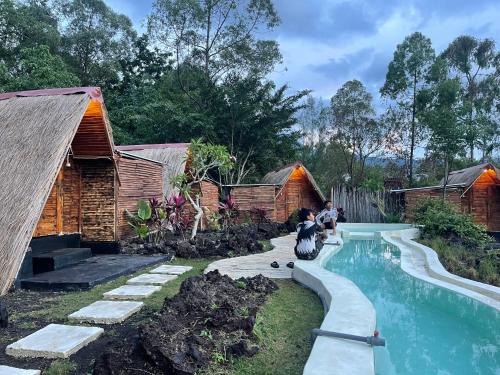 Toya Bungkah House | Triangular house and hot spring