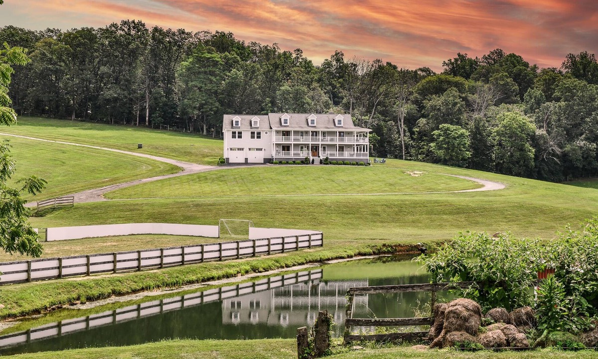 Paeonian Springs House | Trinity Farm Manor: Private Lake Retreat and Soccer Arena