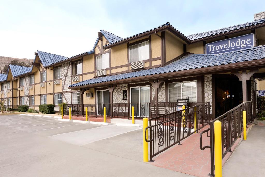 Canyon Country Hotel | Triplodge of Santa Clarita