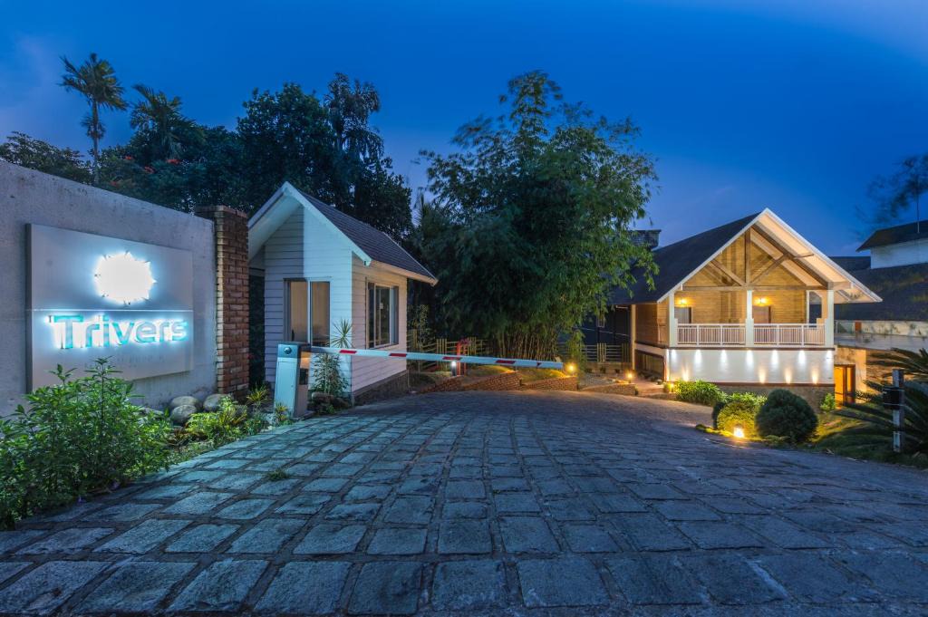 Chithirapuram Hotel | Trivers Resort Munnar