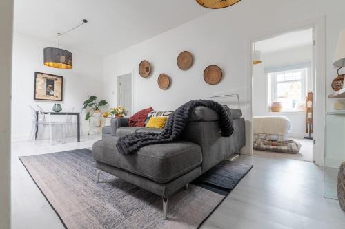Troon Apartment | Troon Centre Seaside Retreat -Apt close to Beach Golf and Surf
