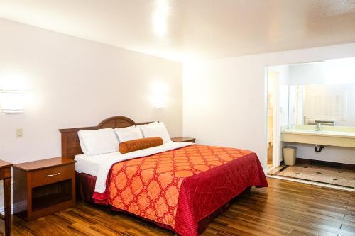 Garden Grove Hotel | Tropic Lodge