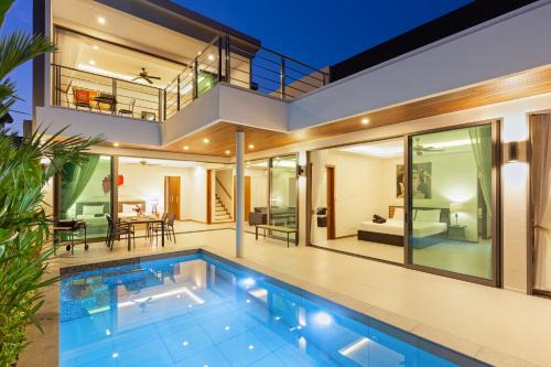 Rawai Villa | Tropical 4 BR Pool Villa Mika