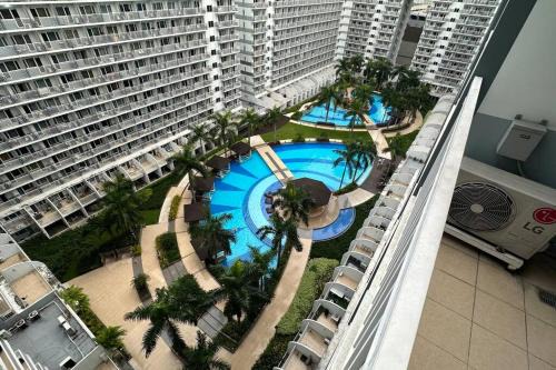 Barangay 76 Apartment | Tropical Balcony Pool View, 14th floor, MOA, Netflix, Airport at Shell Residence
