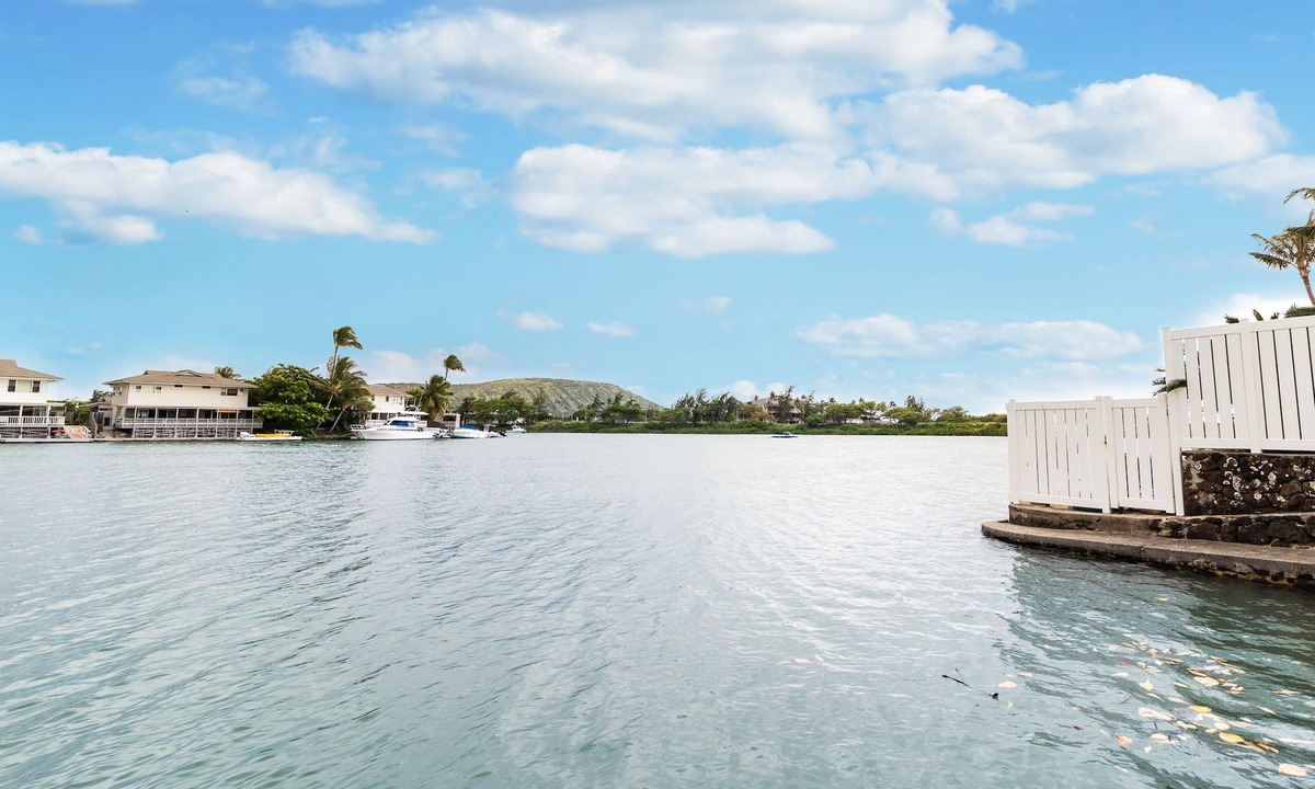Portlock House | Tropical Escape with Lanai & Private Yard | Walk to Maunalua Bay Beach