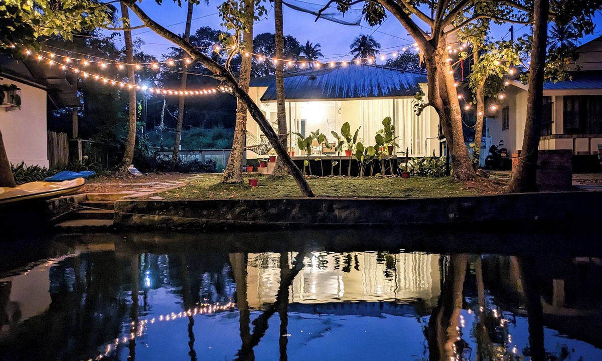 Munroe Island Cottage | Tropical Haven - 1BR Lakefront AC Cottage with lake access & hammock