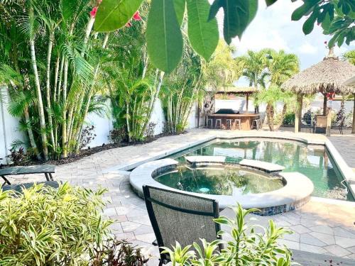 Bradenton House | Tropical Oasis 10th