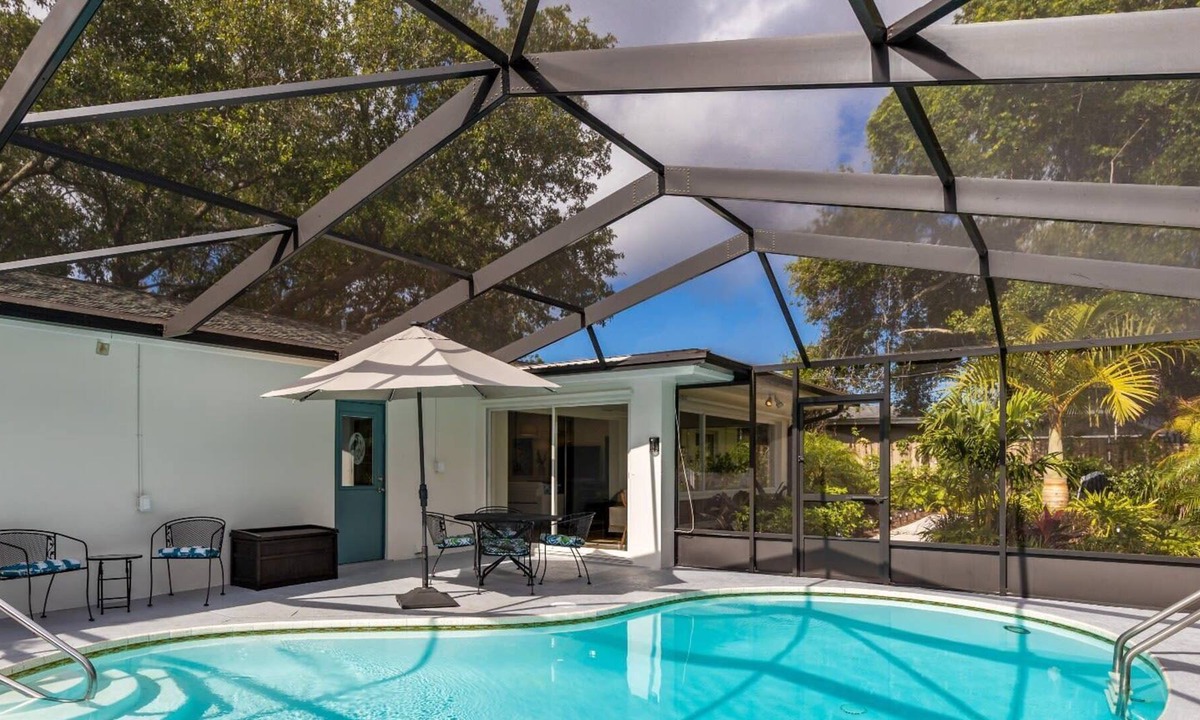 Harbor Hills House | Tropical Oasis 7 mins to beach w/ pool & hot tub