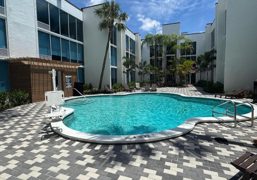 Clearwater Hotel | Tropical Palms Hotel