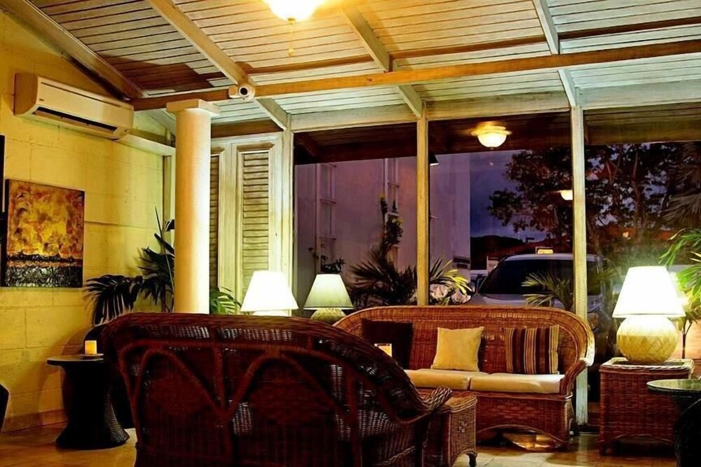 Sunset Crest Apartment | Tropical Sunset Beach Apartment Hotel