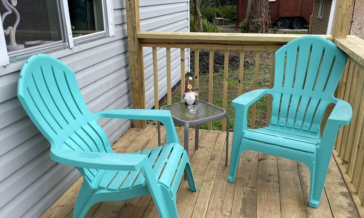 Lakeshore South Apartment | Tropical Tiny-Home Retreat with Great Wi-Fi & EV charging