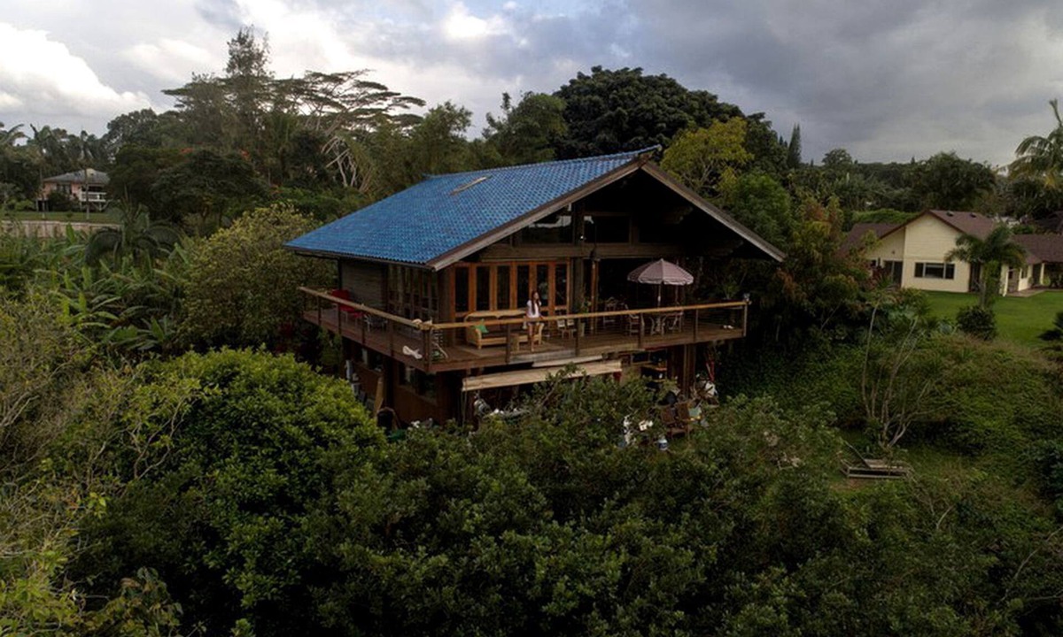 Pauwela House | Tropical Tree House-Style Loft Rental with Ocean Views in Haiku, Hawaii