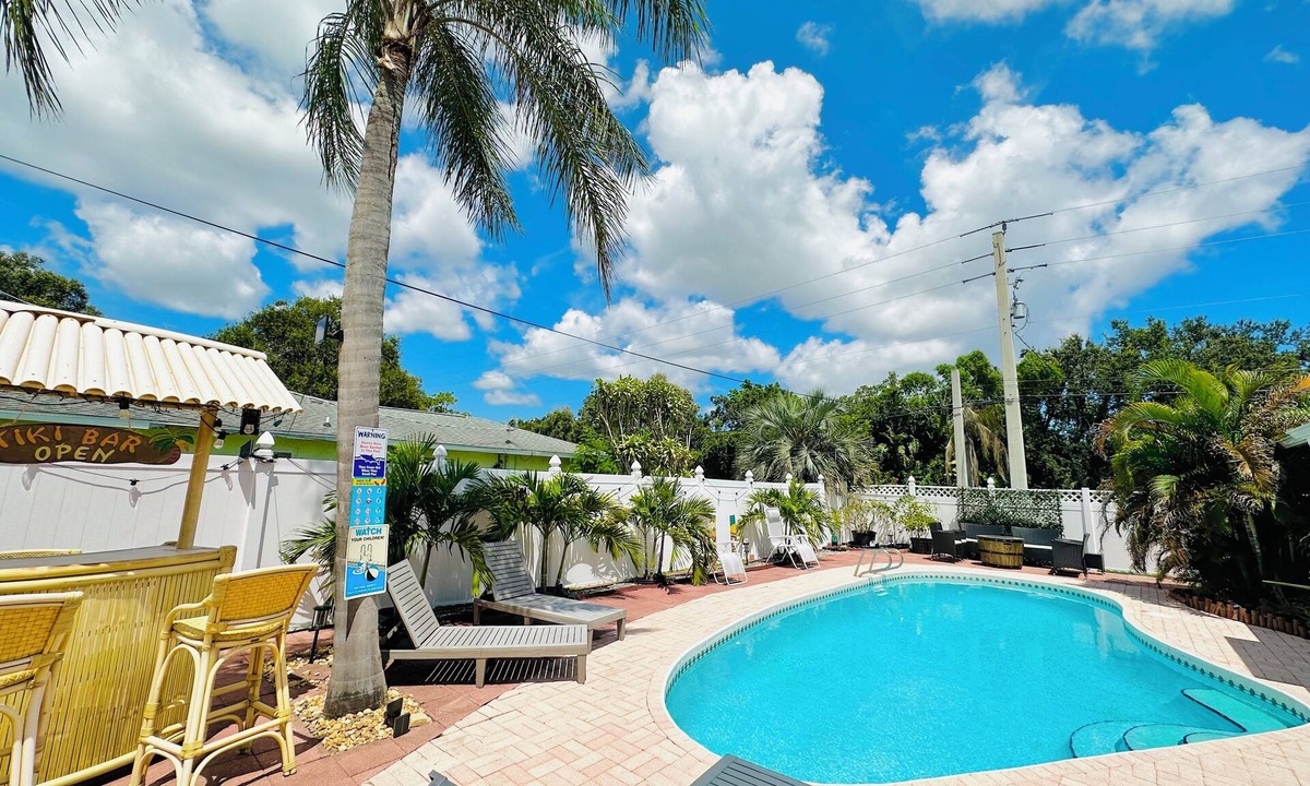 Melbourne House | Tropical Vacation POOL Home in Melbourne, 7 mins to Beach