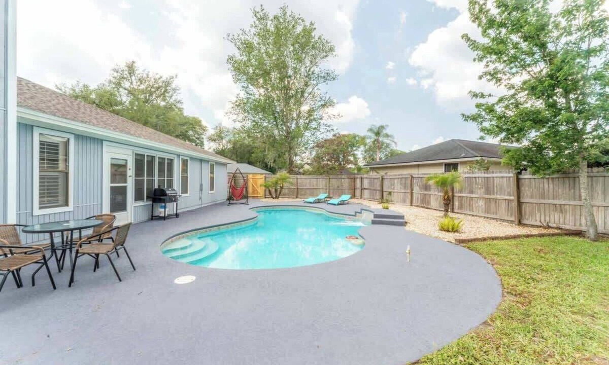 Del Rio House | *True Blue Pool Oasis* ping-pong, wi-fi, tv