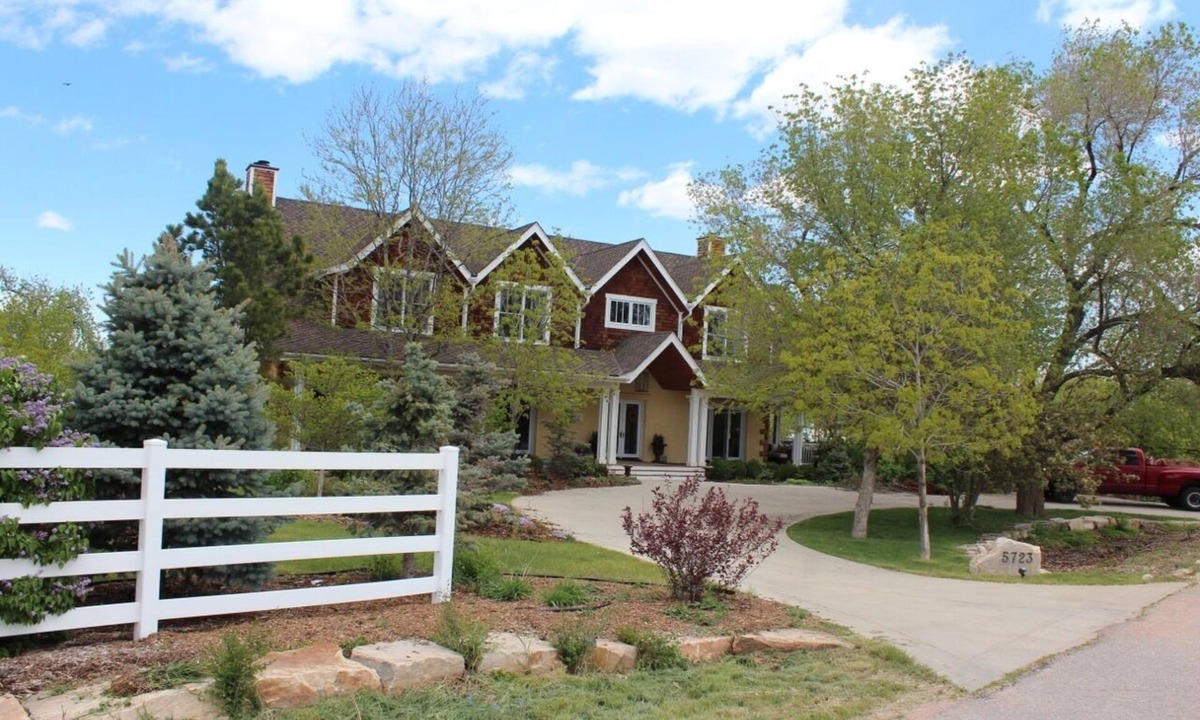 Boulder House | True Luxury Estate Perfect For Small Reunions Or A Family Get-Away