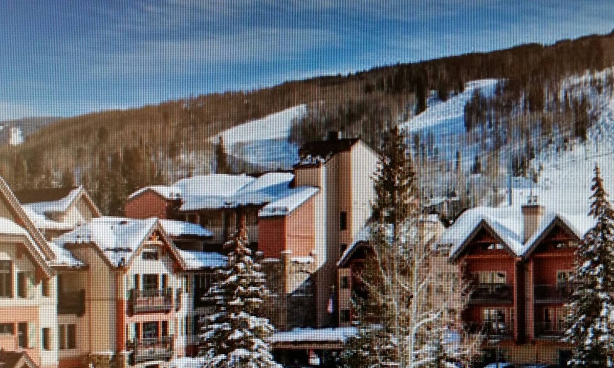 Vail Condo | TRUE Ski-in/Ski-Out - Deluxe On-Slope Resort -Stunning Views - Pool - Hot Tubs!