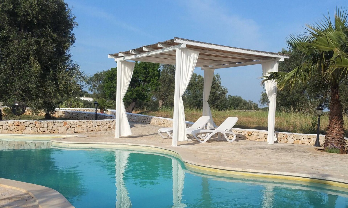 Ostuni House | Trulli Collina della Pace, private pool, terrasses, veranda, BBQ, garden, olives