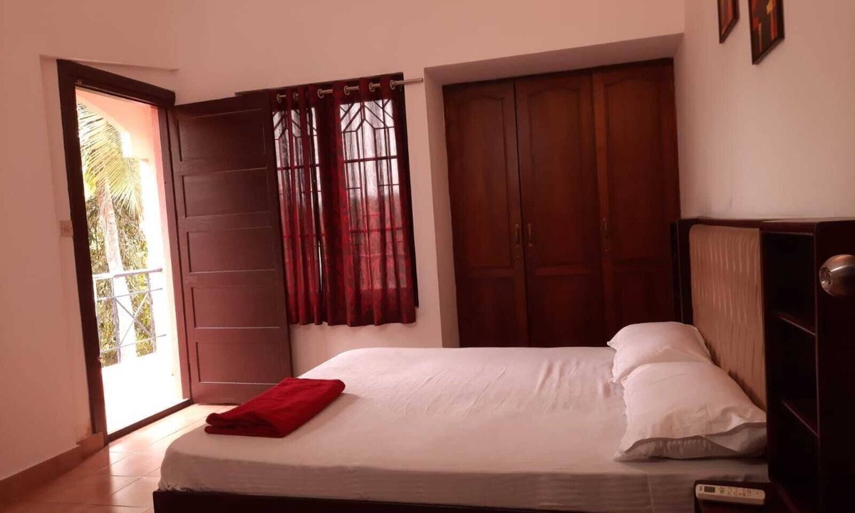 University of Kerala Senate House Campus Apartment | TRV Stays- OPP Mascot Hotel -9 Beds 6 Bath
