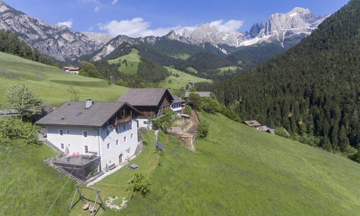 San Cipriano Apartment | Tschogerhof – a spacious and charming holiday apartment in the Dolomites