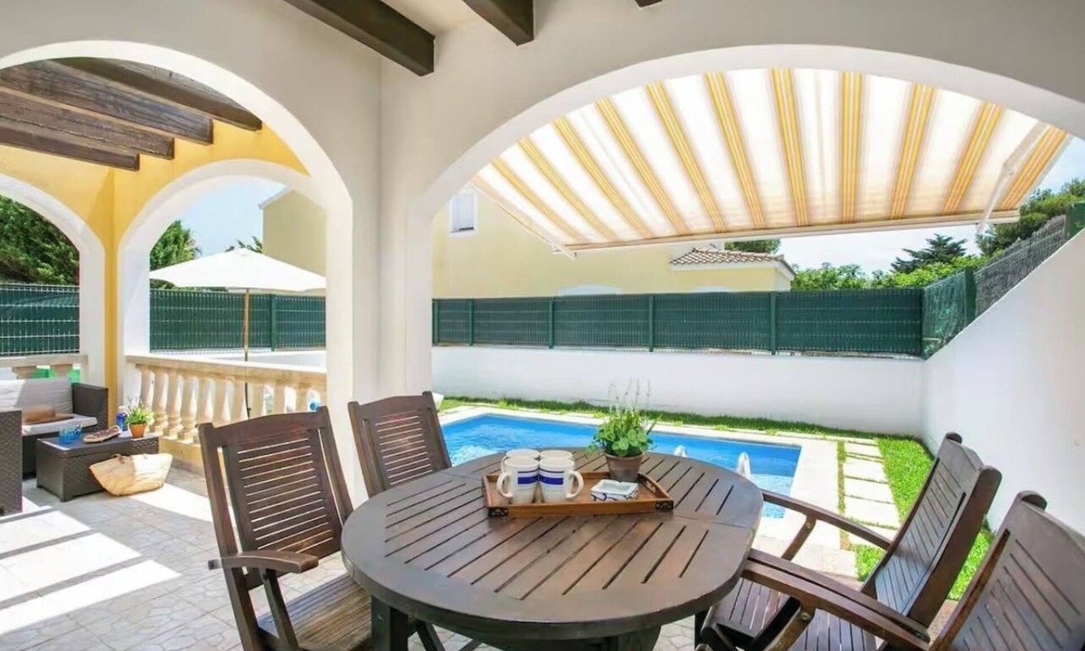Cala'n Bosch Ski Chalet | Tu relax en "Ca'Na Cocca"- Chalet with pool