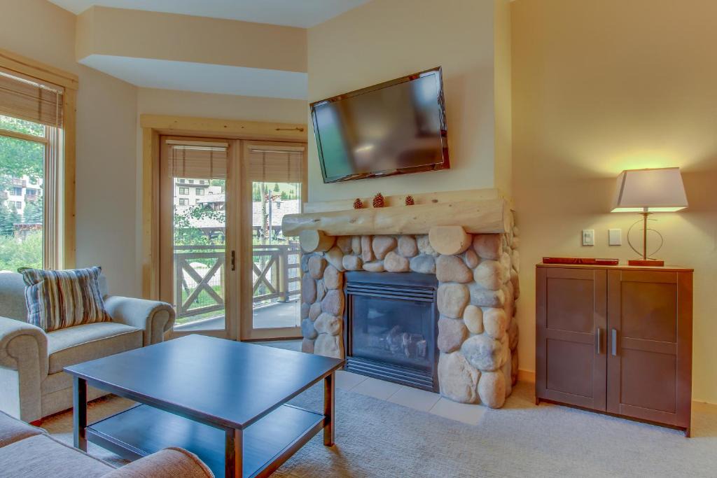 Copper Mountain Village Apartment | Tucker Mountain Lodge #104