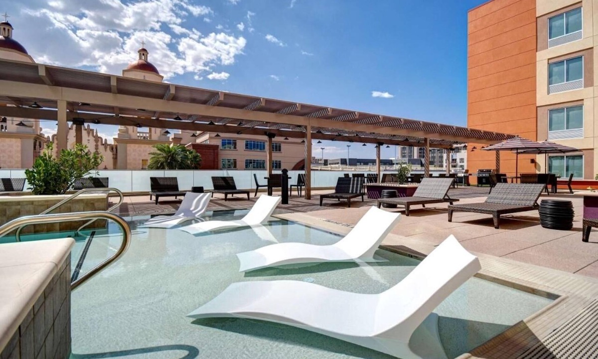 Downtown Tucson Hotel | Tucson Treasure! 2 Comfortable Units, Onsite Parking, Outdoor Pool!