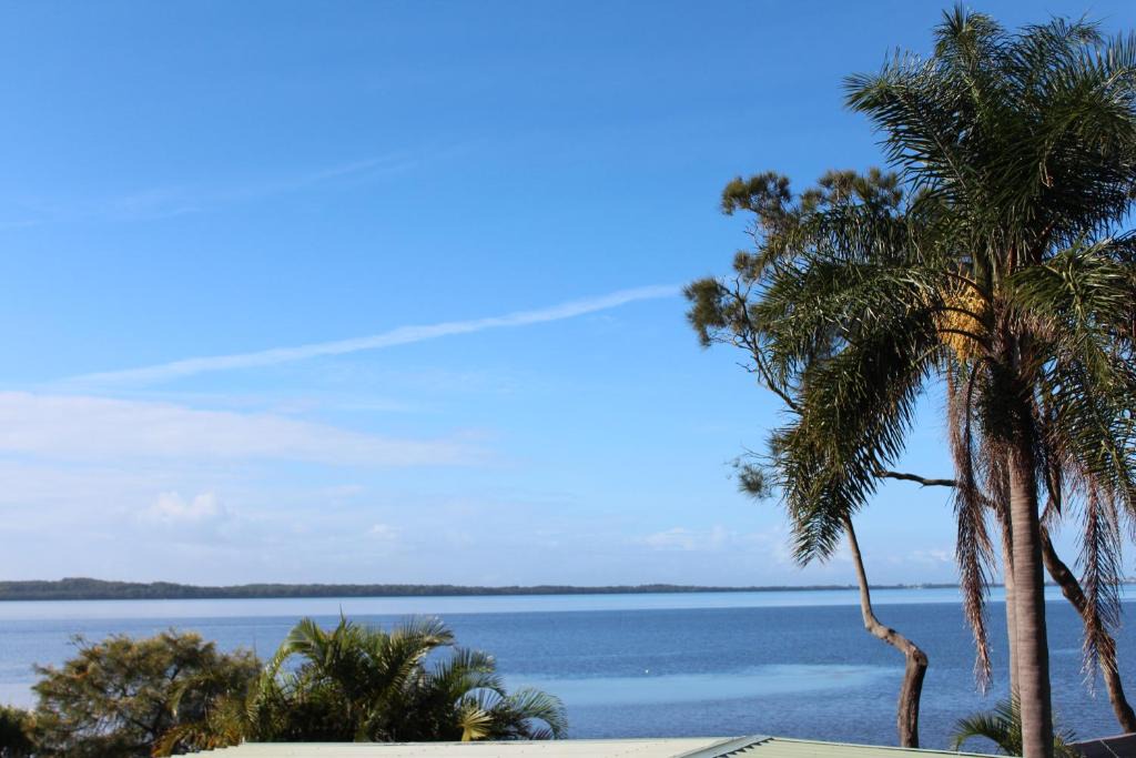 Gorokan House | Tuggerah lakefront 4 bed 2 bath home with stunning views
