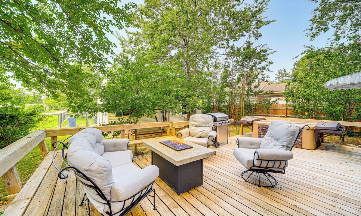 Fair Heights Cottage | Tulsa Cottage w/Hot Tub: 4 Mi to Downtown
