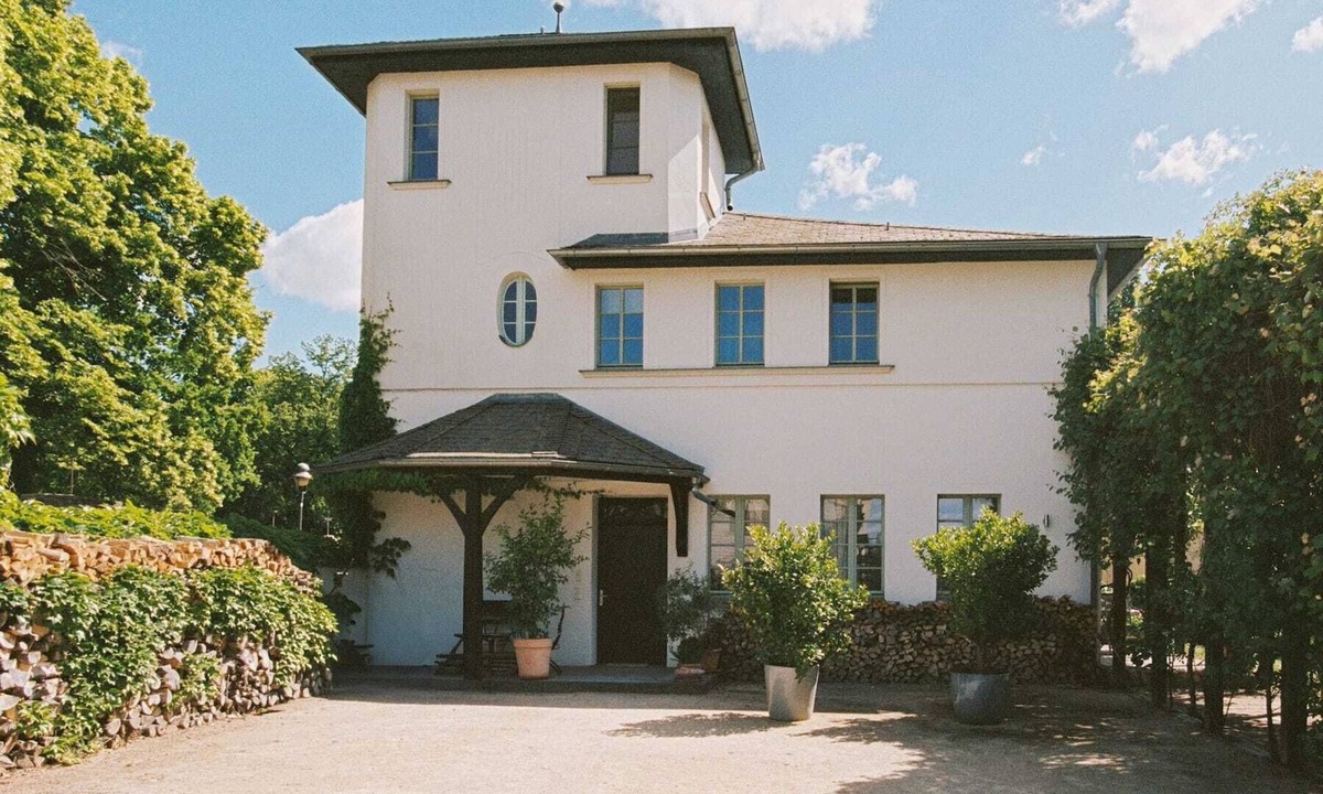 Werder House | Turmvilla Werder - Historic vacation home with garden, Havel view & bathing jetty