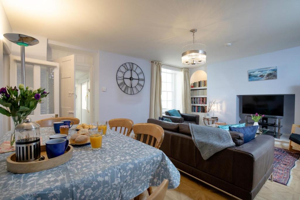 Sidmouth Apartment | Turnstones