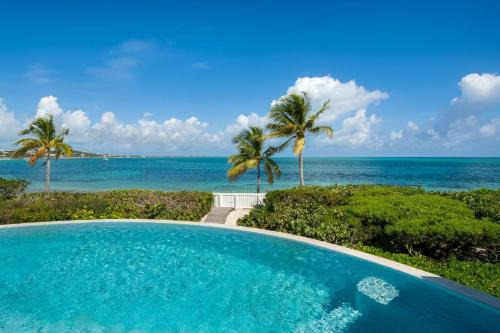 Providenciales Villa | Turtle Beach 5BR Snorkeling Kayaks & Family Entertainment