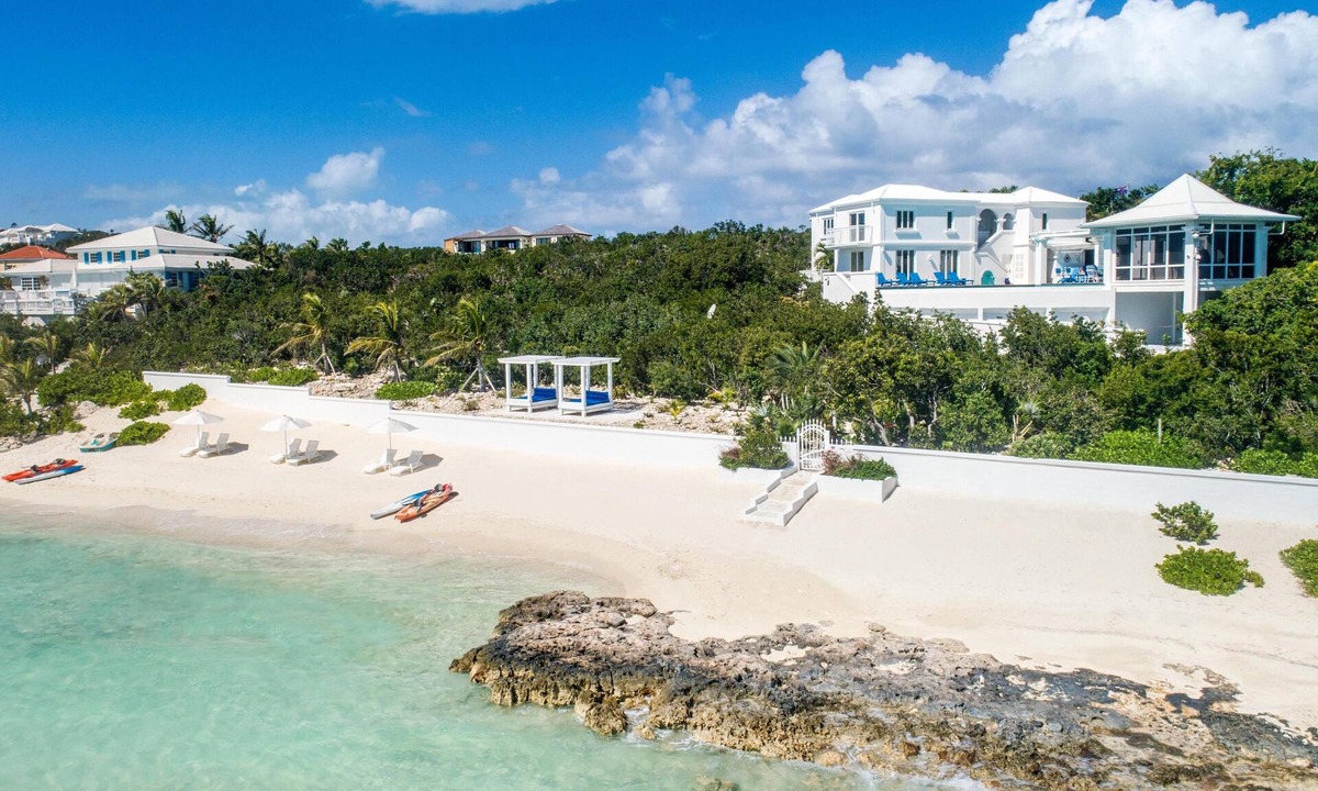 Juba Sound Villa | Turtle Tail-BEACHFRONT,Private,Gated,Peaceful,Stunning Views - Villa Roi Soleil