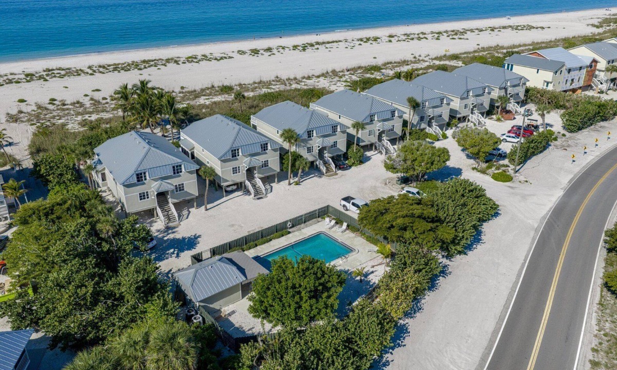 Boca Grande House | Turtleback 14 - 3 bed/3 bath - sleeps 7 - BEACHFRONT - Community Pool!