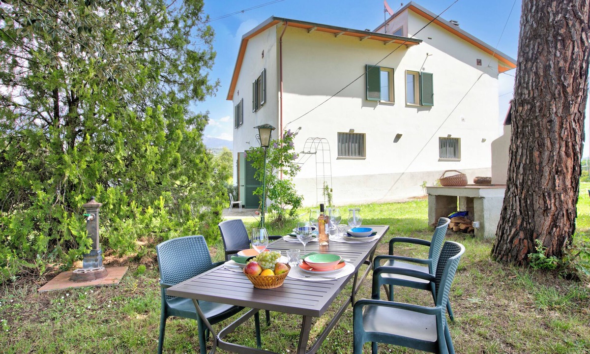 Terranuova Bracciolini Apartment | Tuscan Counrtry House with Private Garden for 6, Terranuova Bracciolini, Italy