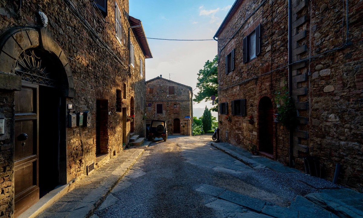 Radicondoli Apartment | Tuscan Sun With Shared Pool