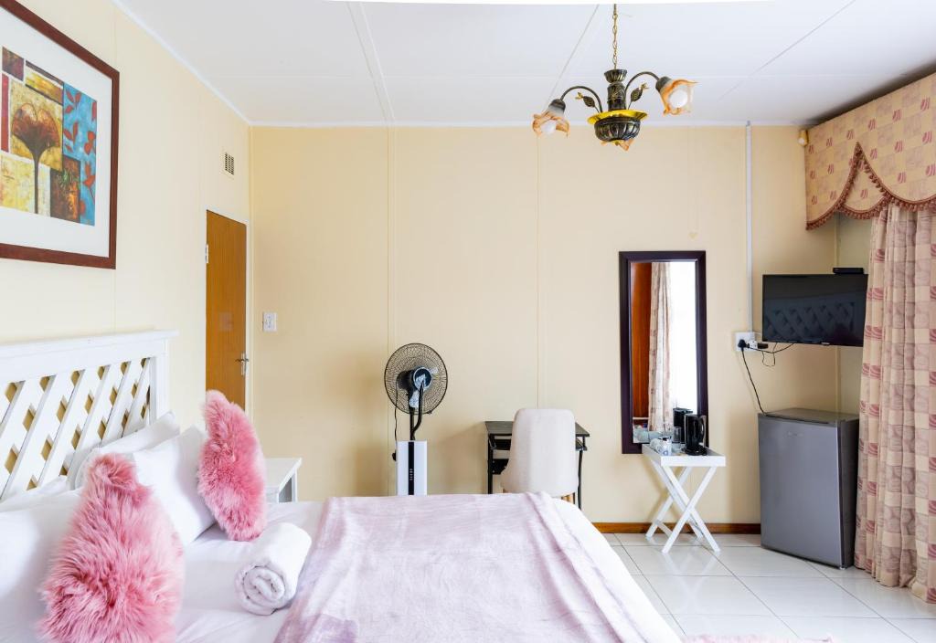 Umtata Apartment | Twenty 4 Hour Rest Bed & Breakfast 2
