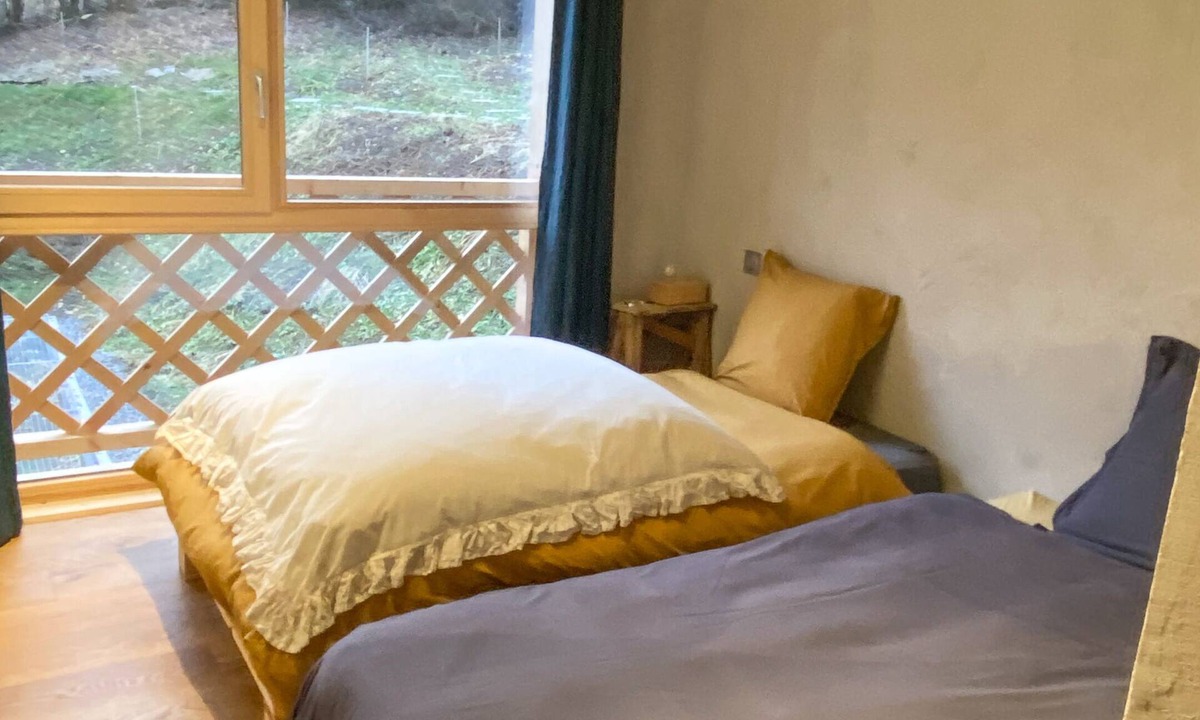 Entremont Hotel | Twin bed and breakfast with garden and mountain vi