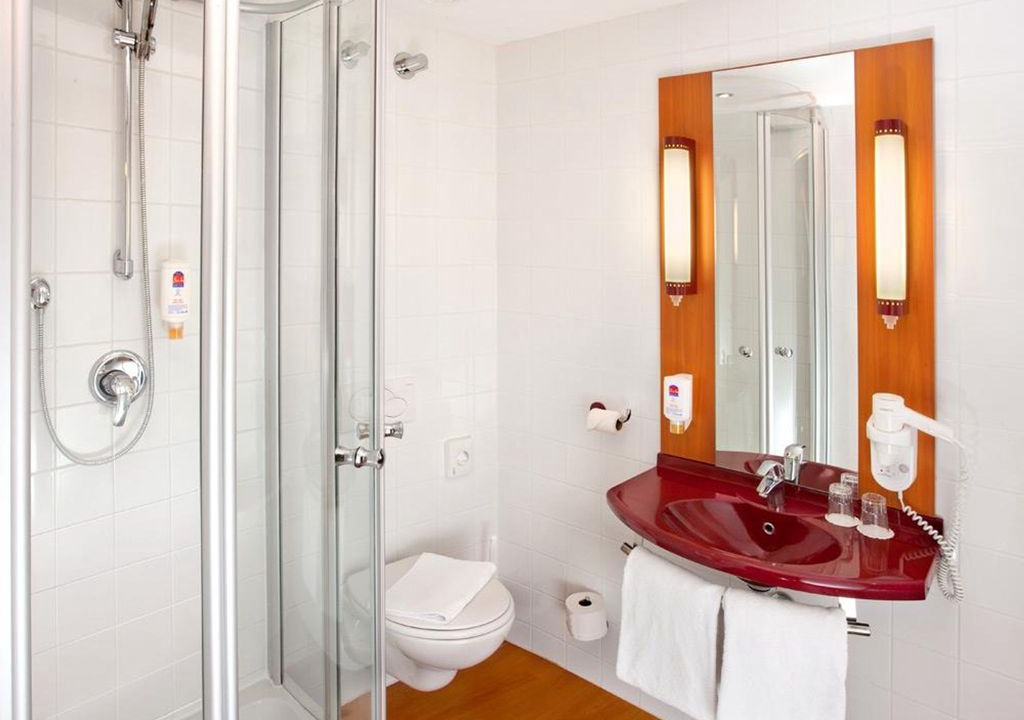 Loretto Hotel | TWIN-bed room with shower, toilet - Star Inn Hotel Salzburg Zentrum by Comfort